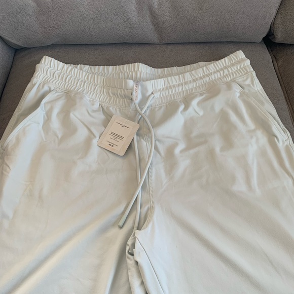 Joggers, Fabletics - Picture 2 of 4